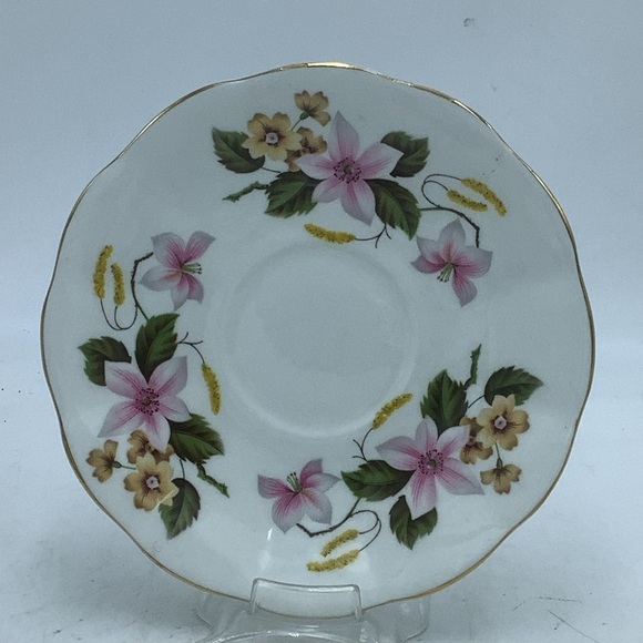 Taylor and Kent England Elizabethan Fine Bone China Teacup and Saucer - Picture 7 of 13